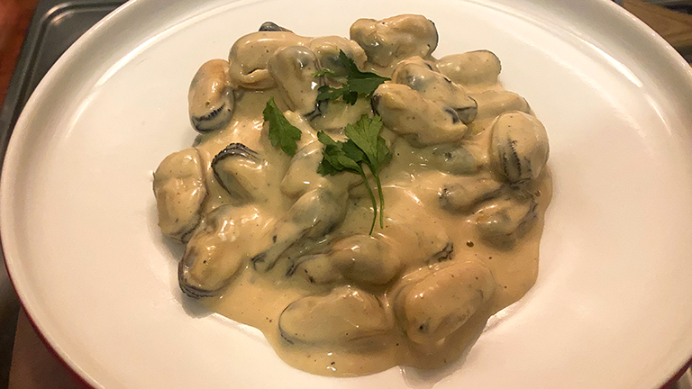 Choritos con salsa de maní