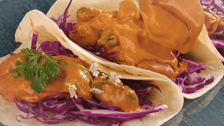 Tacos de choritos con salsa de queso