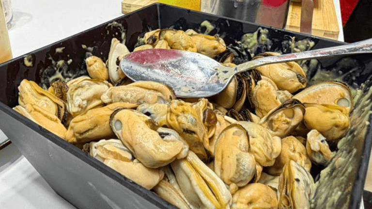 Choritos con salsa de rosa mosqueta (Frederic Emery)