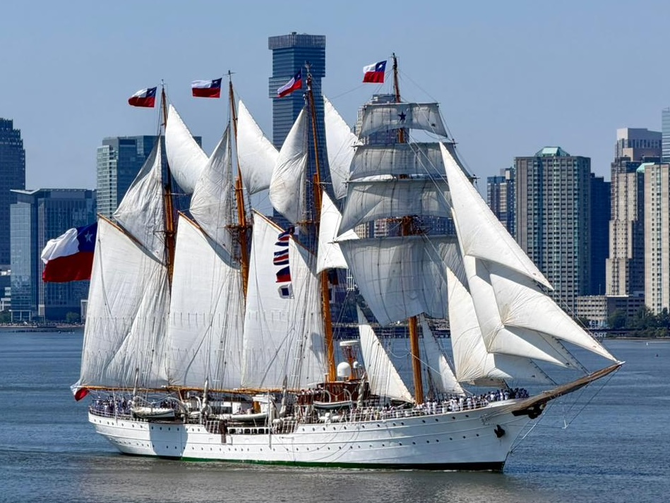 Choritos chilenos protagonizan las actividades oficiales del Buque Escuela Esmeralda en Nueva York